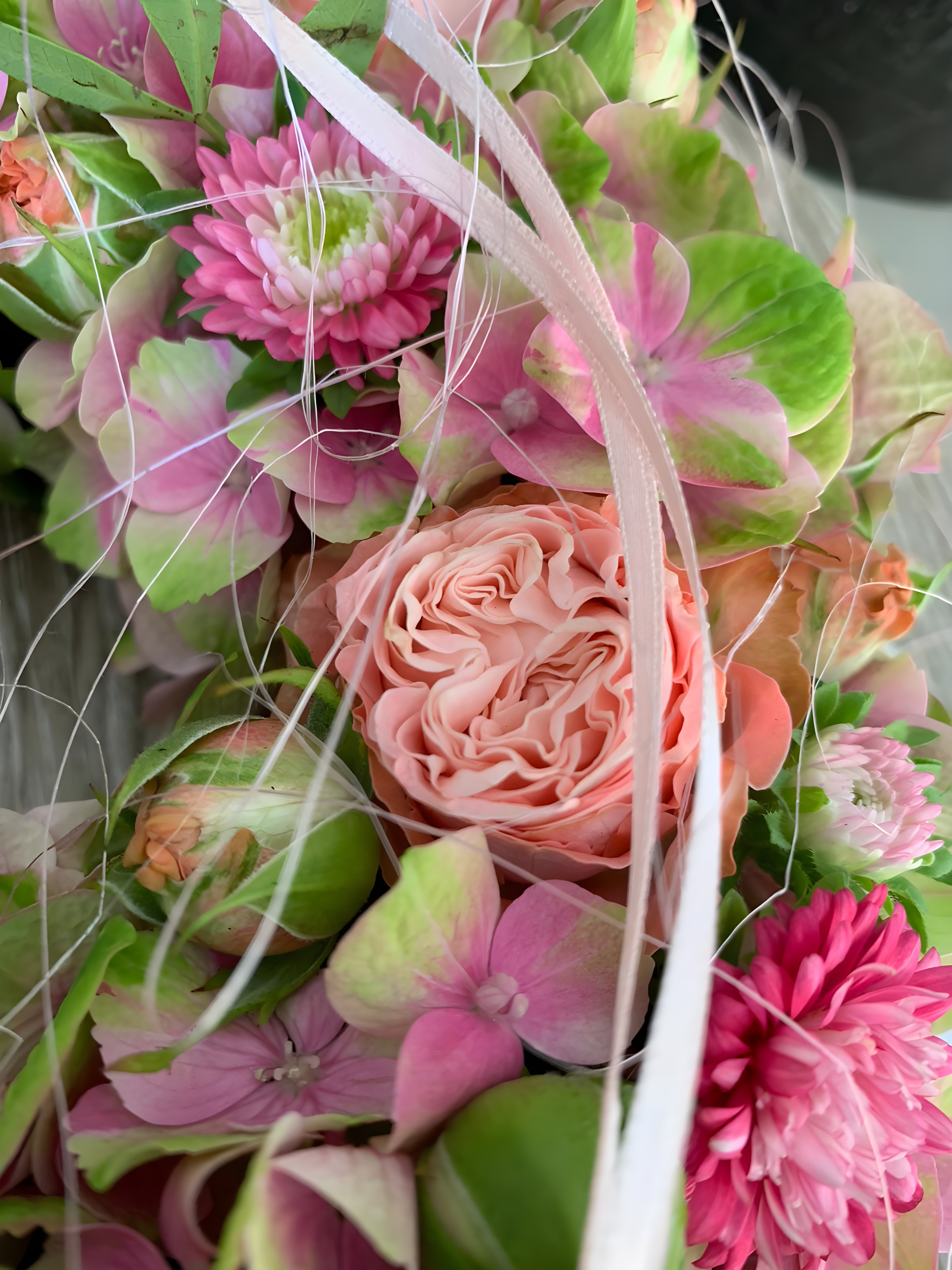 Rote Blumenkreationen